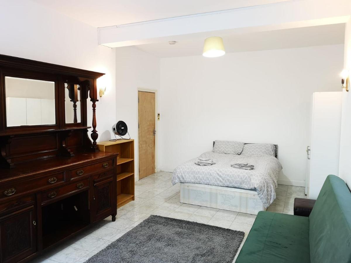 Large Spacious Property In Zone 2 런던 외부 사진